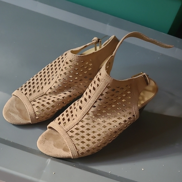 Liz Claiborne Shoes - Liz Claiborne Tan Sandals with Woven Design